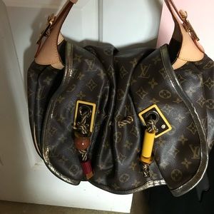 Bag-date code corresponds with label. Not authenticated.